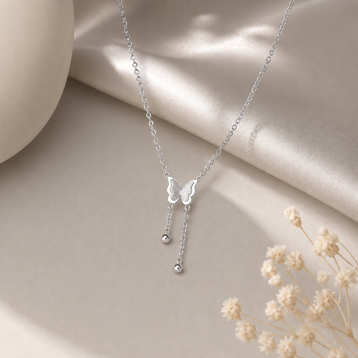Collier papillon argenté à pampilles NÉVORA