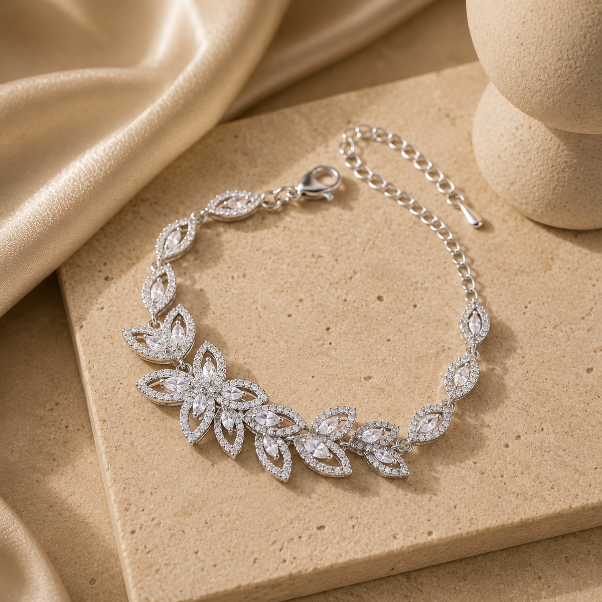 Bracelet fleur argenté pour femme NÉVORA