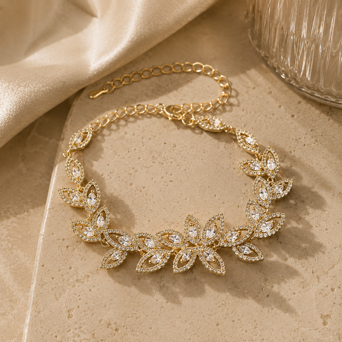 Bracelet fleur doré pour femme NÉVORA